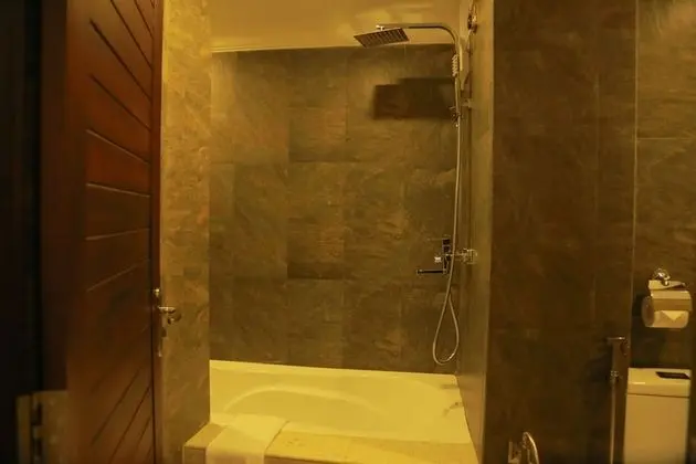 Tek Büyük Yataklı Oda, Balkon, Göl Kenarı