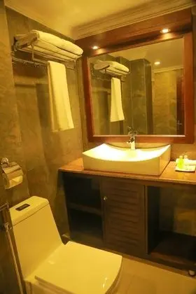 Tek Büyük Yataklı Oda, Balkon, Göl Kenarı