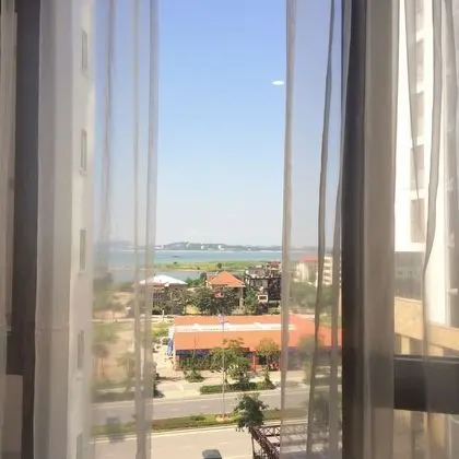 Üç Kişilik Oda, Sigara İçilebilir