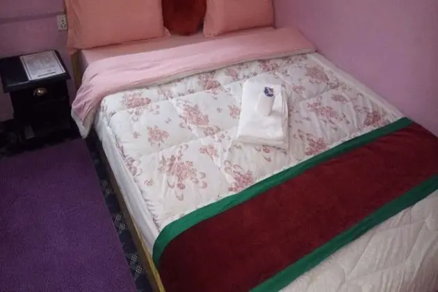 Basic Üç Kişilik Oda, Ortak Banyo
