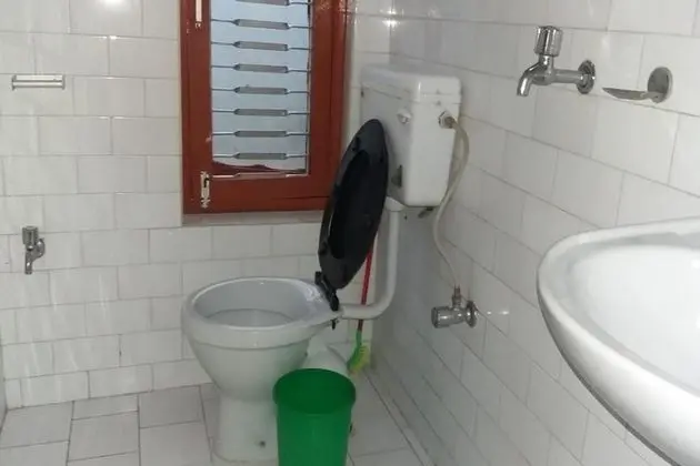 Basic Üç Kişilik Oda, Ortak Banyo