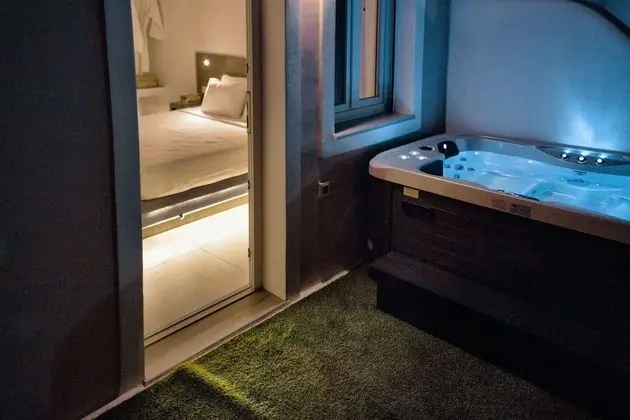 Tek Büyük Yataklı Oda (Outdoor Hot Tub)