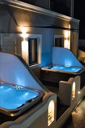 Tek Büyük Yataklı Oda (Outdoor Hot Tub)