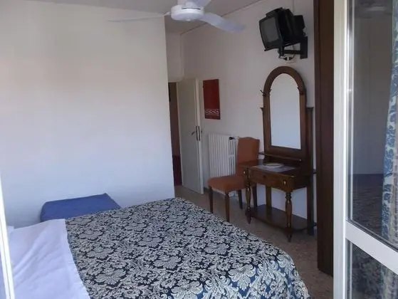 Tek Büyük Yataklı Oda