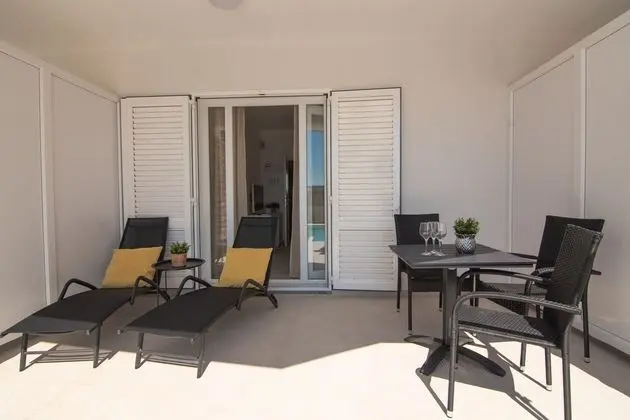 Stüdyo, Birden Çok Yatak, Veranda, Havuz Manzaralı