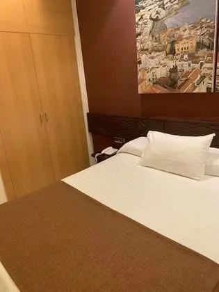 Büyük Yataklı Tek Kişilik Oda