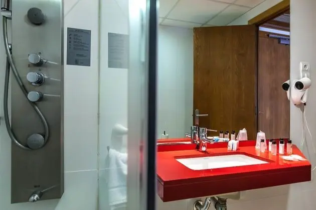 Superior Tek Büyük veya İki Ayrı Yataklı Oda (annex building)