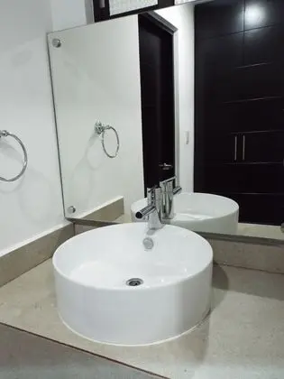 Tek Büyük Yataklı Oda, 2 Çift Kişilik Yatak