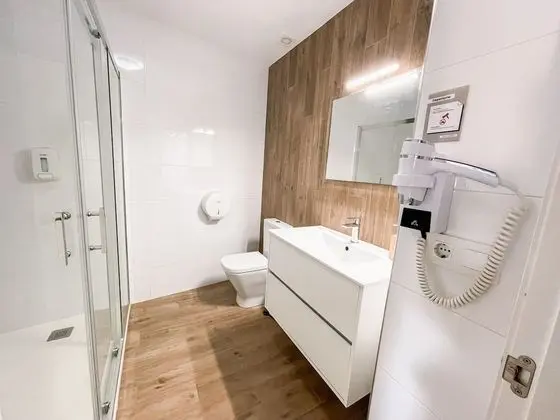 Economy Tek Büyük Yataklı Oda, Ortak Banyo