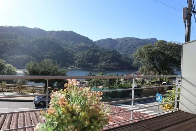 Tek Büyük Yataklı Oda, Nehir Manzaralı (Cascata do Arado)