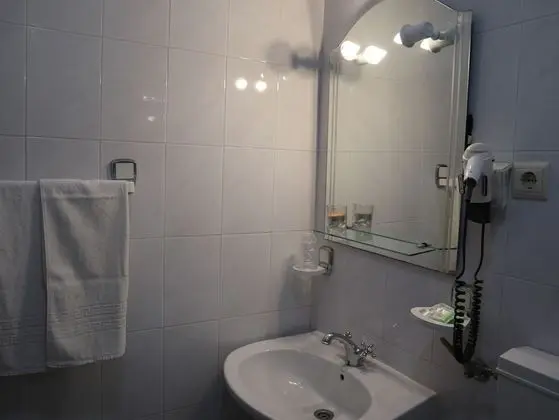 Tek Büyük Yataklı Oda (Vilarinho da Furna)