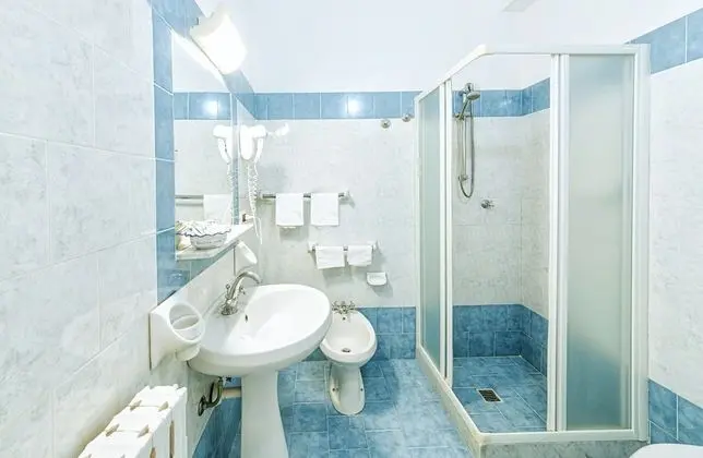 Üç Kişilik Oda, Deniz Manzaralı