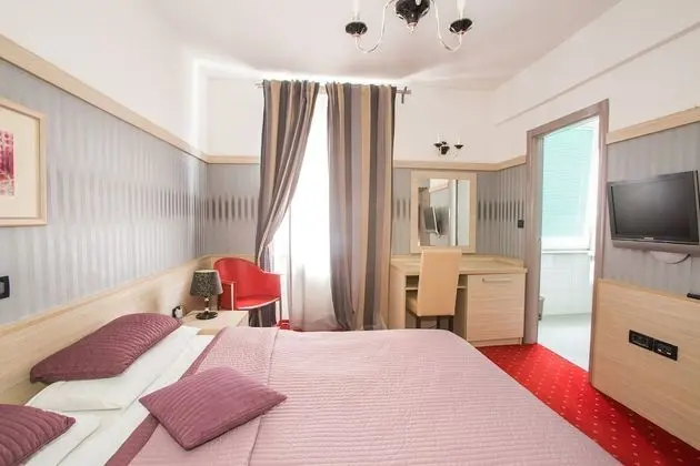 Deluxe Üç Kişilik Oda
