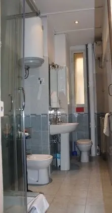 Tek Büyük Yataklı Oda, Ortak Banyo