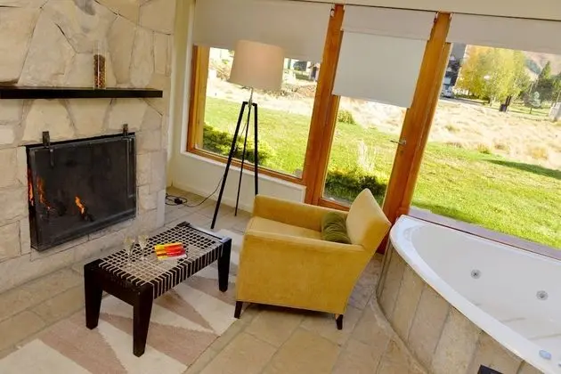 Standard Süit, 1 En Büyük (King) Boy Yatak, Bahçe Manzaralı (Studio King - Jacuzzi and Fireplace)