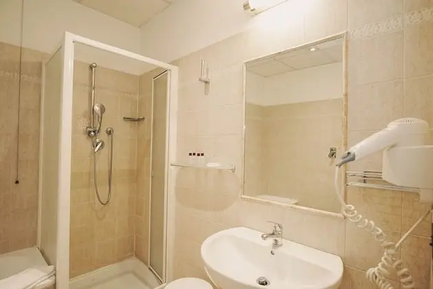 Standard Dört Kişilik Oda