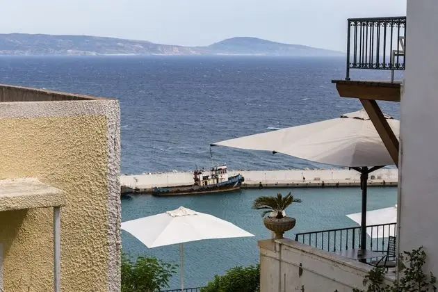 Tek Büyük Yataklı Oda, Balkon, Kısmi Deniz Manzaralı