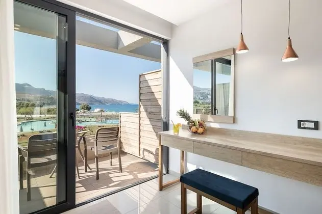 Deluxe Tek Büyük Yataklı Oda, Kısmi Deniz Manzaralı