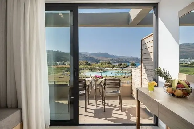 Deluxe Tek Büyük Yataklı Oda, Kısmi Deniz Manzaralı