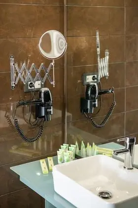Deluxe Tek Büyük Yataklı Oda, Kısmi Deniz Manzaralı