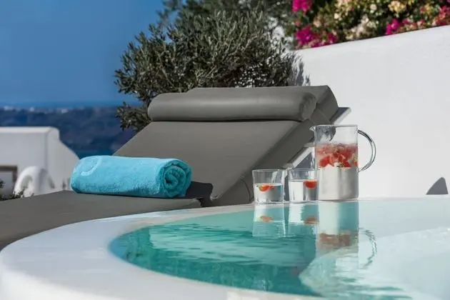 Family Villa (Outdoor Heated Jetted Tub)