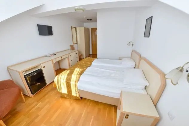 Basic Tek Büyük veya İki Ayrı Yataklı Oda, 2 Tek Kişilik Yatak