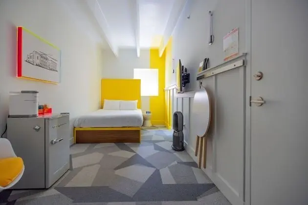 Room 114: Standard Queen
