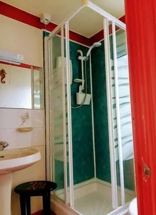 Tek Büyük veya İki Ayrı Yataklı Oda, Banyolu/Duşlu
