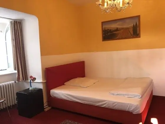 Tek Büyük Yataklı Oda