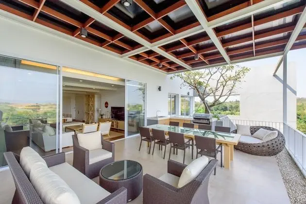 Penthouse with Lake View
