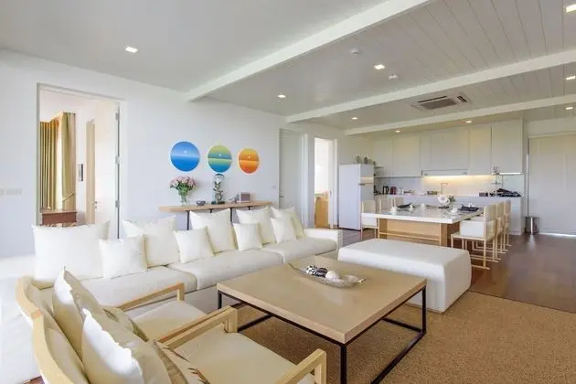 Penthouse with Lake View