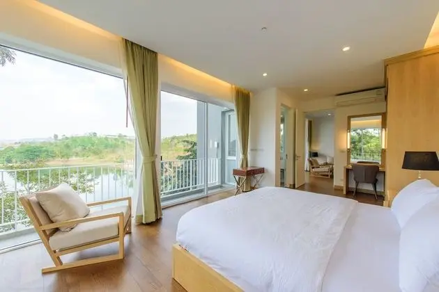 Suite with Lake View