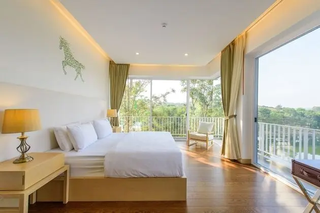 Suite with Lake View