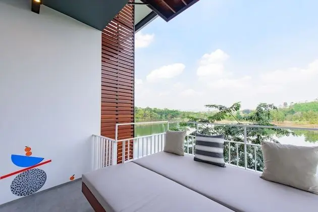 Suite with Lake View