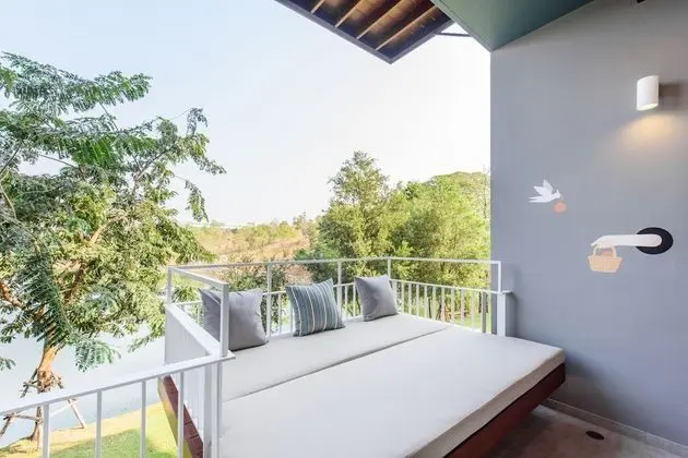 Suite with Lake View