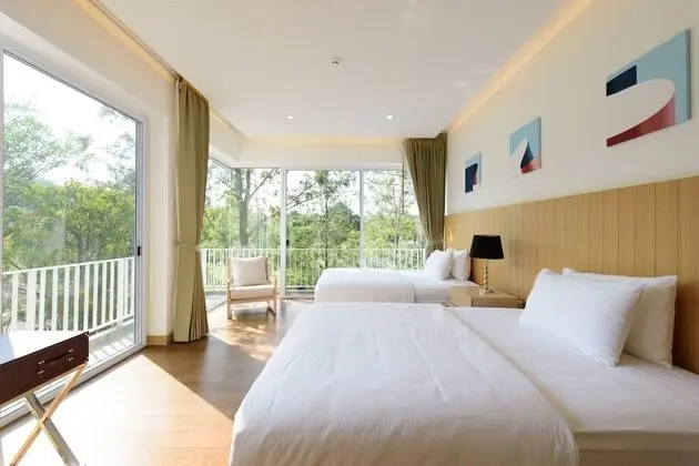Suite with Mountain View