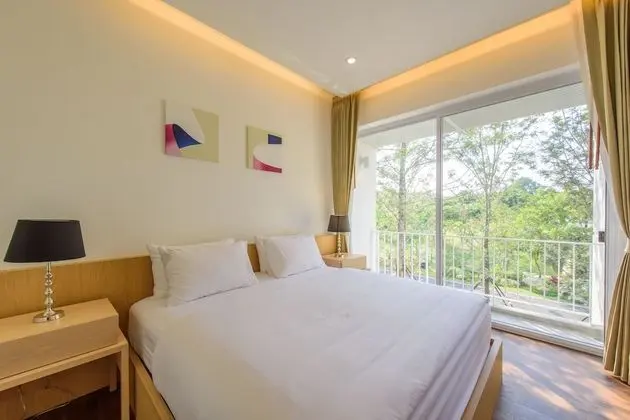Suite with Mountain View