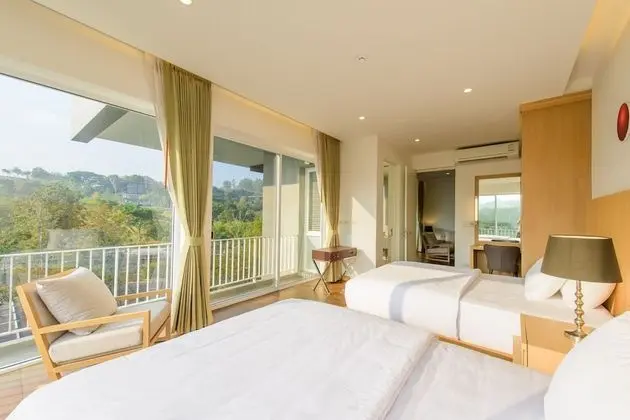 Suite with Mountain View