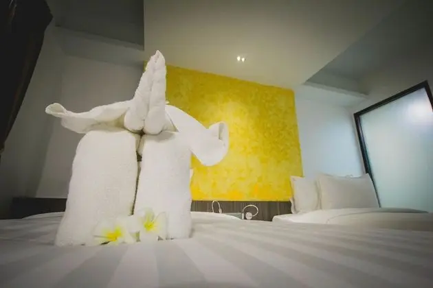 Deluxe Double or Twin Room with Pool View