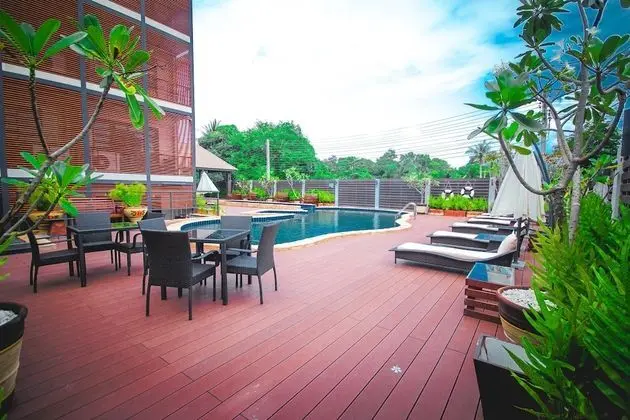 Deluxe Double or Twin Room with Pool View