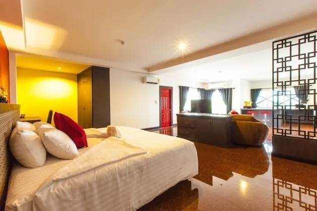 Lake View Suite
