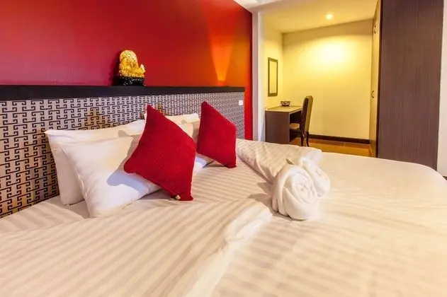 Lake View Suite