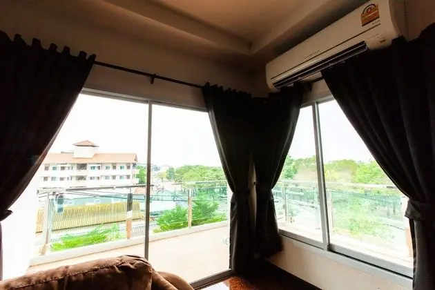 Lake View Suite