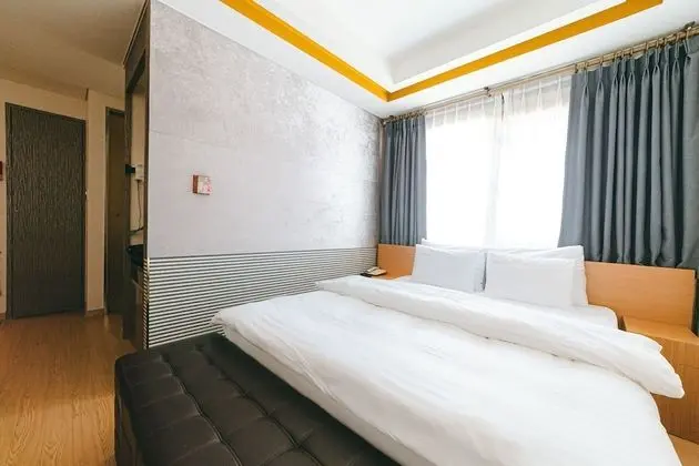 Standard Tek Büyük Yataklı Oda