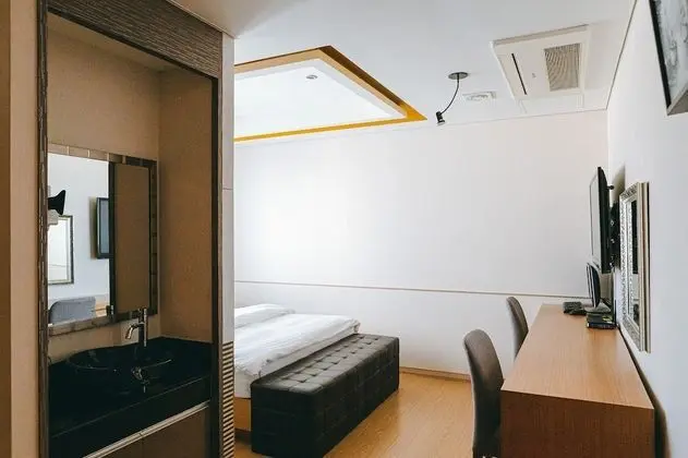 Standard Tek Büyük Yataklı Oda