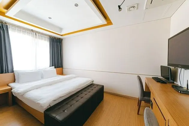 Standard Tek Büyük Yataklı Oda