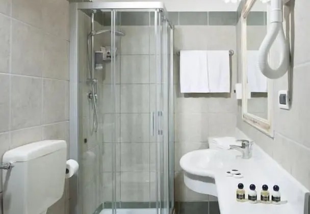Büyük Yataklı Tek Kişilik Oda (beach access included)