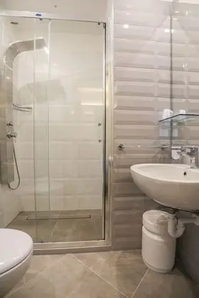 Deluxe Üç Kişilik Oda