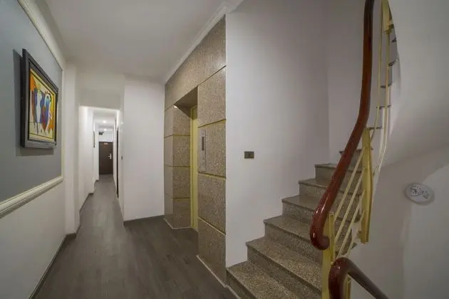 Junior Süit, Balkon