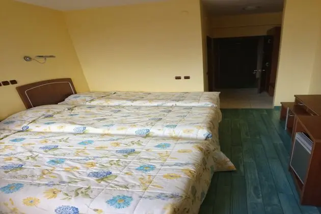 3 Kişilik Deniz Manzaralı oda